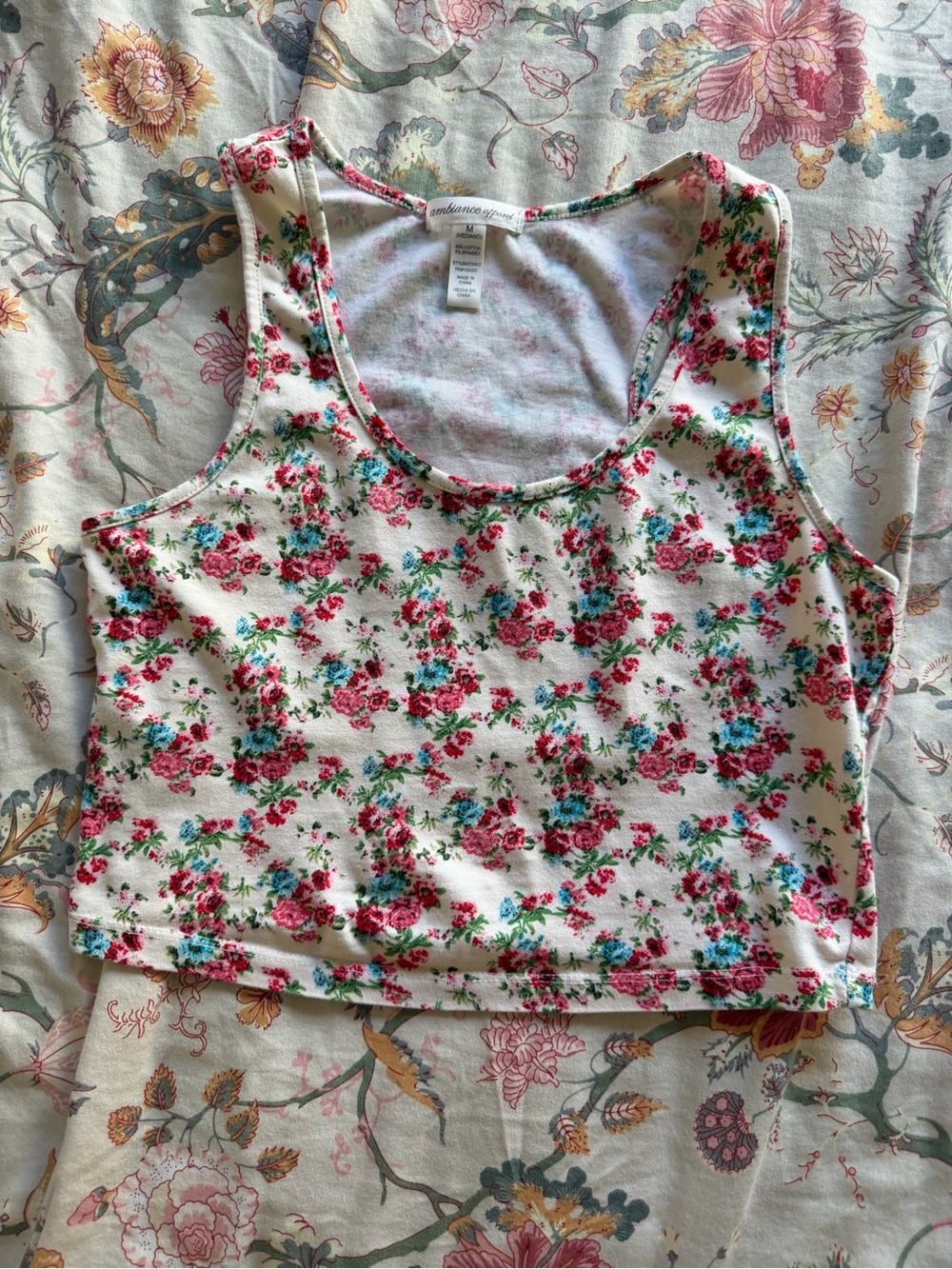 Ambiance Apparel Women's White Floral Crop Tank Scoop Neck Stretch Knit Size M - Picture 1 of 5
